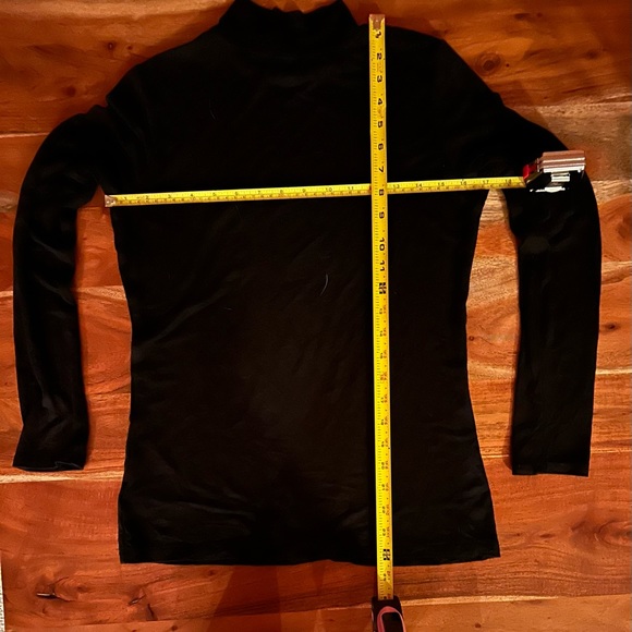 Tahari brand Women’s Long sleeve Mock Turtleneck Blouse Size:S/Color:Black - Picture 6 of 7